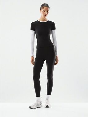 NWT Aritzia Golden BUTTER Cheeky Infinite Hi-Rise 26"" Legging - Black - Size 6